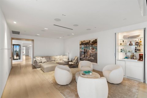 Condominio en venta en Miami, Florida, 5 dormitorios, 368.45 m2 № 1728079 - foto 3