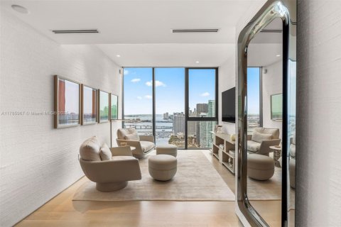 Condominio en venta en Miami, Florida, 5 dormitorios, 368.45 m2 № 1728079 - foto 13