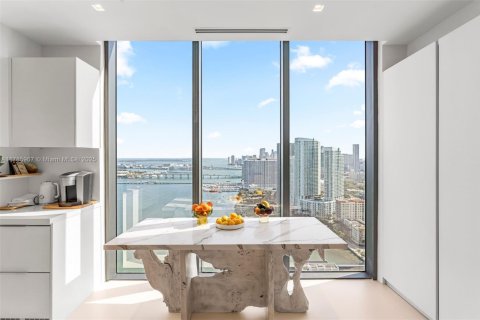 Condominio en venta en Miami, Florida, 5 dormitorios, 368.45 m2 № 1728079 - foto 11
