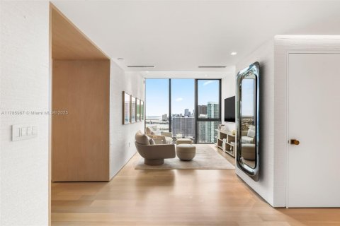 Condominio en venta en Miami, Florida, 5 dormitorios, 368.45 m2 № 1728079 - foto 12