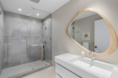 Condominio en venta en Miami, Florida, 5 dormitorios, 368.45 m2 № 1728079 - foto 19