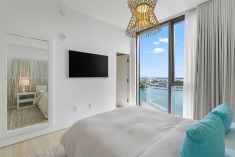 Condominio en venta en Miami, Florida, 5 dormitorios, 368.45 m2 № 1728079 - foto 16