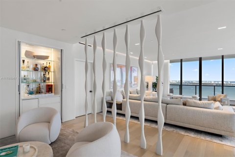 Condominio en venta en Miami, Florida, 5 dormitorios, 368.45 m2 № 1728079 - foto 30