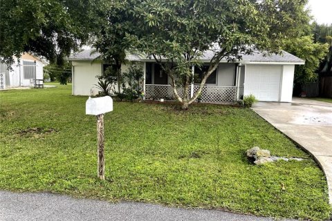House in Port Charlotte, Florida 3 bedrooms, 87.89 sq.m. № 2091688