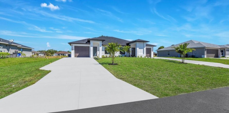 Коммерческая недвижимость в Лихай-Эйкерс, Флорида № 1948844