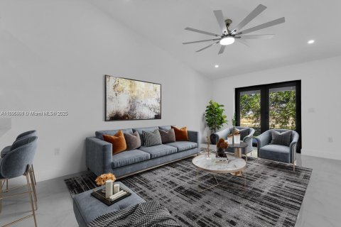 Купить коммерческую недвижимость в Лихай-Эйкерс, Флорида № 1948844 - фото 11