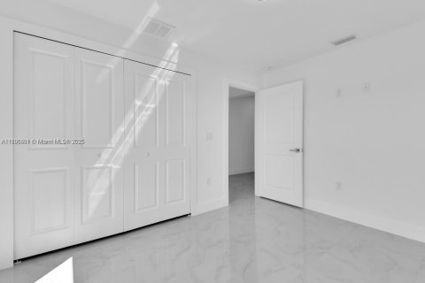 Купить коммерческую недвижимость в Лихай-Эйкерс, Флорида № 1948844 - фото 19