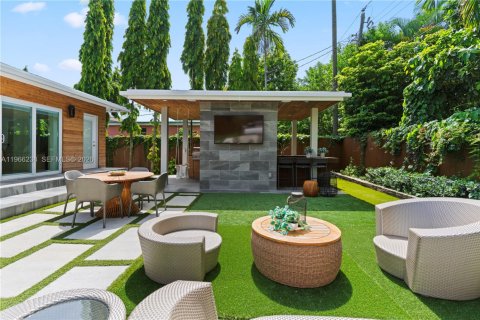 Дом в Майами, Флорида 3 спальни, 194.44м2 № 2028091