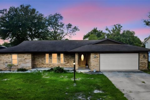 House in Deltona, Florida 3 bedrooms, 166.95 sq.m. № 2418792 - photo 2
