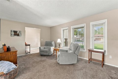 House in Deltona, Florida 3 bedrooms, 166.95 sq.m. № 2418792 - photo 8