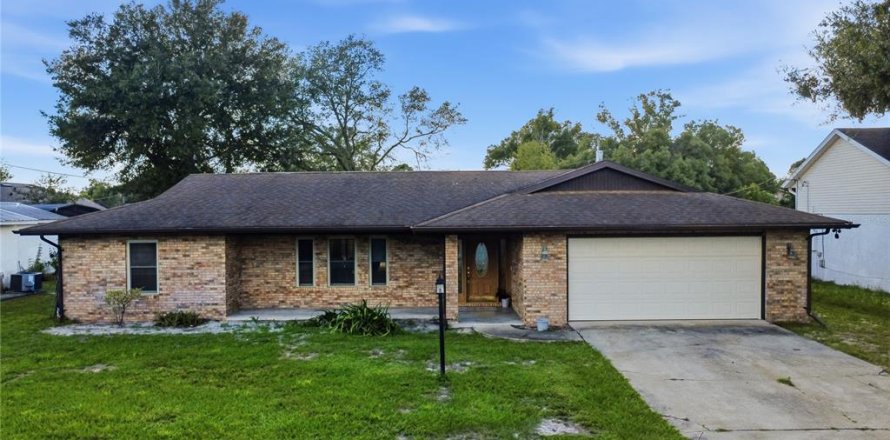 House in Deltona, Florida 3 bedrooms, 166.95 sq.m. № 2418792