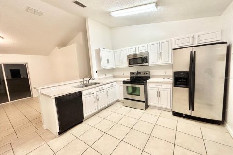 House in Kissimmee, Florida 3 bedrooms, 133.59 sq.m. № 1918978 - photo 2