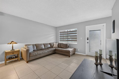 Condo in Margate, Florida, 1 bedroom  № 2242521 - photo 6