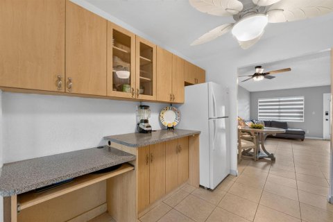 Condominio en Margate, Florida, 1 dormitorio № 2242521