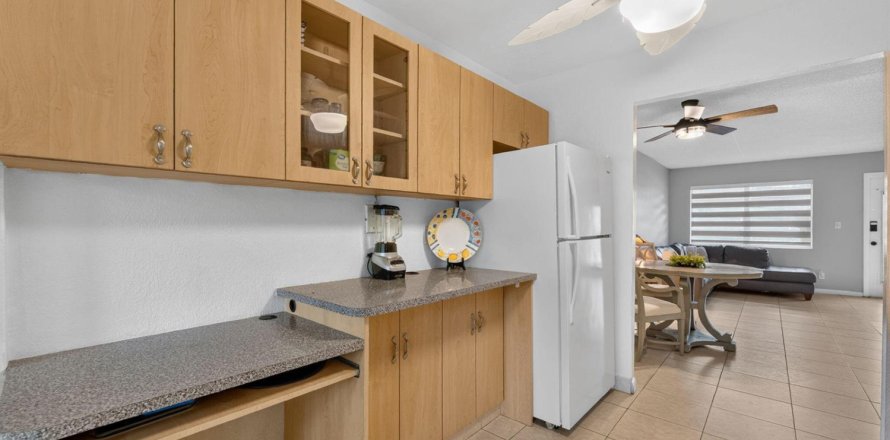 Condo in Margate, Florida, 1 bedroom  № 2242521