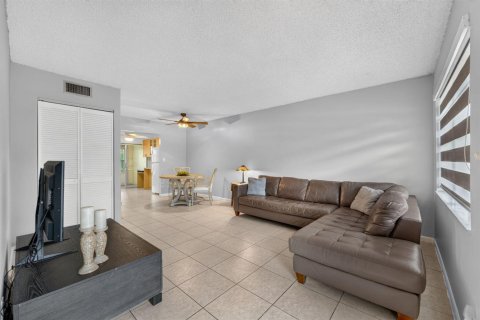 Condo in Margate, Florida, 1 bedroom  № 2242521 - photo 4