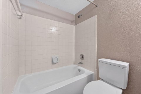 Condo in Margate, Florida, 1 bedroom  № 2242521 - photo 17