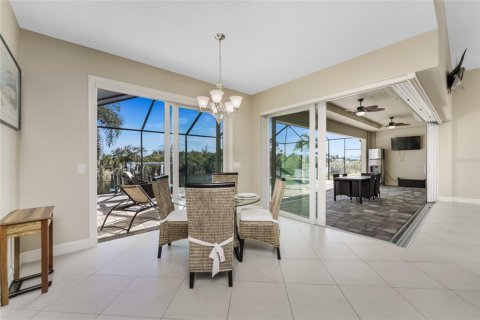 House in Port Charlotte, Florida 3 bedrooms, 193.89 sq.m. № 2103655 - photo 23