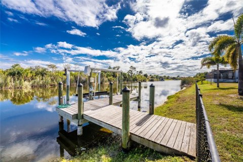 House in Port Charlotte, Florida 3 bedrooms, 193.89 sq.m. № 2103655 - photo 4