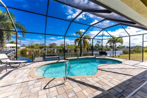 House in Port Charlotte, Florida 3 bedrooms, 193.89 sq.m. № 2103655 - photo 3