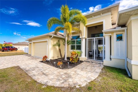 House in Port Charlotte, Florida 3 bedrooms, 193.89 sq.m. № 2103655 - photo 8