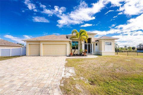 House in Port Charlotte, Florida 3 bedrooms, 193.89 sq.m. № 2103655 - photo 7