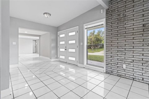 Casa en alquiler en Tampa, Florida, 3 dormitorios, 208.47 m2 № 1912782 - foto 3