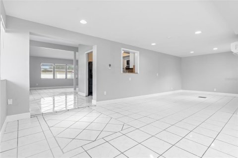 Casa en alquiler en Tampa, Florida, 3 dormitorios, 208.47 m2 № 1912782 - foto 4