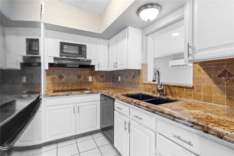 Casa en alquiler en Tampa, Florida, 3 dormitorios, 208.47 m2 № 1912782 - foto 10