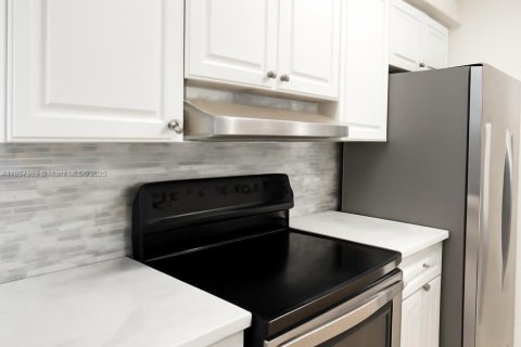 Copropriété à vendre à Pembroke Pines, Floride: 2 chambres, 71.53 m2 № 1881769 - photo 1