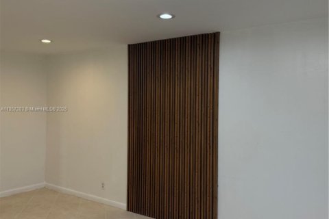 Copropriété à vendre à Pembroke Pines, Floride: 2 chambres, 71.53 m2 № 1881769 - photo 3