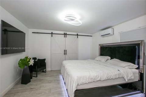 Casa en venta en North Miami, Florida, 5 dormitorios, 183.57 m2 № 1926102 - foto 8