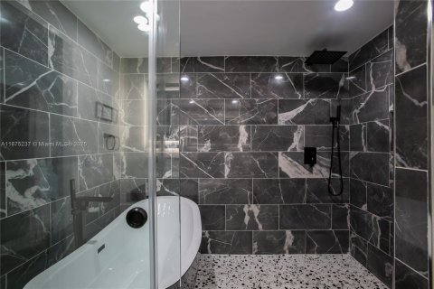 Casa en venta en North Miami, Florida, 5 dormitorios, 183.57 m2 № 1926102 - foto 7