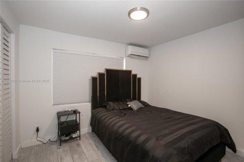 Casa en venta en North Miami, Florida, 5 dormitorios, 183.57 m2 № 1926102 - foto 17