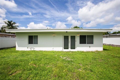 Casa en venta en North Miami, Florida, 5 dormitorios, 183.57 m2 № 1926102 - foto 20