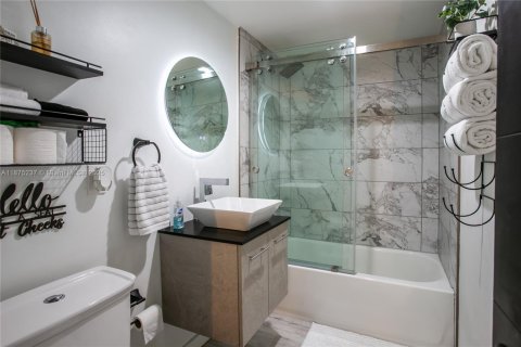Casa en venta en North Miami, Florida, 5 dormitorios, 183.57 m2 № 1926102 - foto 10