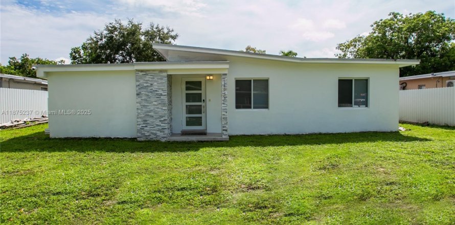 Casa en North Miami, Florida 5 dormitorios, 183.57 m2 № 1926102