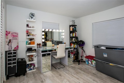 Casa en venta en North Miami, Florida, 5 dormitorios, 183.57 m2 № 1926102 - foto 9