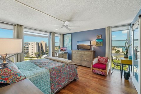 Condo in South Pasadena, Florida, 2 bedrooms  № 1568398 - photo 15