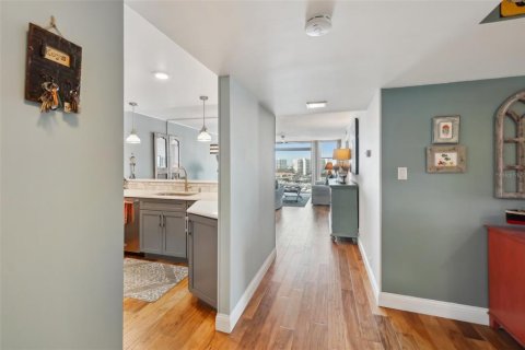 Condo in South Pasadena, Florida, 2 bedrooms  № 1568398 - photo 7