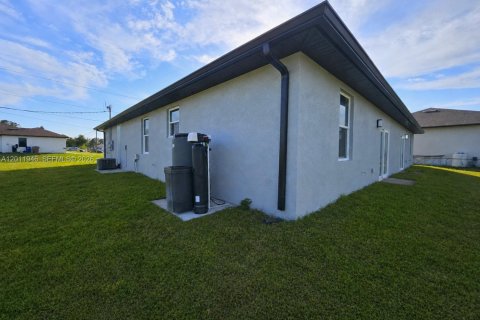 Commercial property in Lehigh Acres, Florida № 2074960 - photo 27