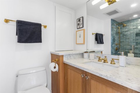 Condo in Highland Beach, Florida, 2 bedrooms  № 2181518 - photo 12