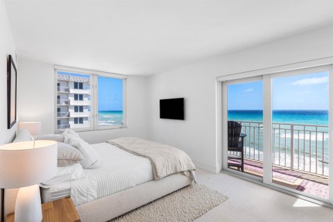 Condo in Highland Beach, Florida, 2 bedrooms № 2181518