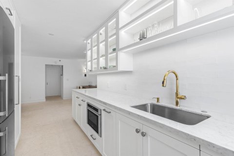 Condo in Highland Beach, Florida, 2 bedrooms  № 2181518 - photo 11
