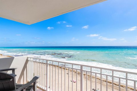 Condo in Highland Beach, Florida, 2 bedrooms  № 2181518 - photo 22