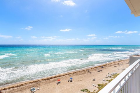 Condo in Highland Beach, Florida, 2 bedrooms  № 2181518 - photo 3