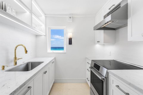 Condo in Highland Beach, Florida, 2 bedrooms  № 2181518 - photo 10