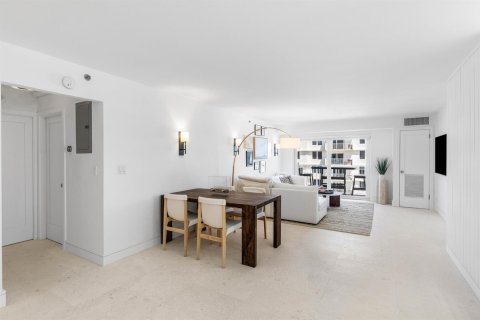 Condo in Highland Beach, Florida, 2 bedrooms  № 2181518 - photo 14