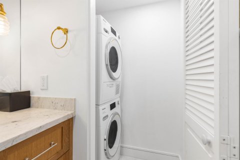Condo in Highland Beach, Florida, 2 bedrooms  № 2181518 - photo 18