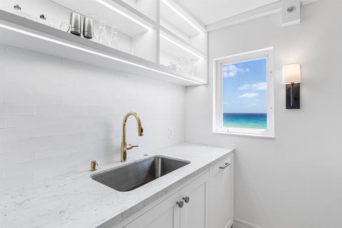 Condo in Highland Beach, Florida, 2 bedrooms  № 2181518 - photo 9